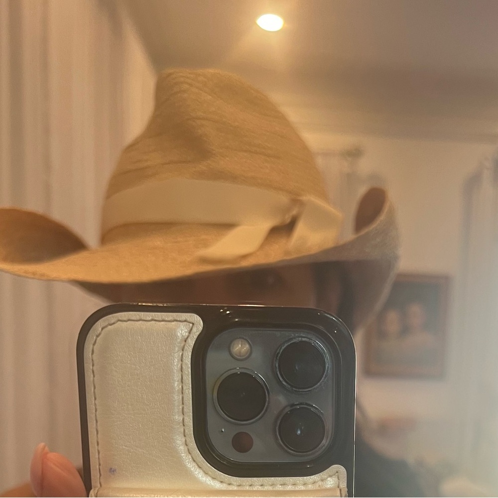Norma Kaminsky hat